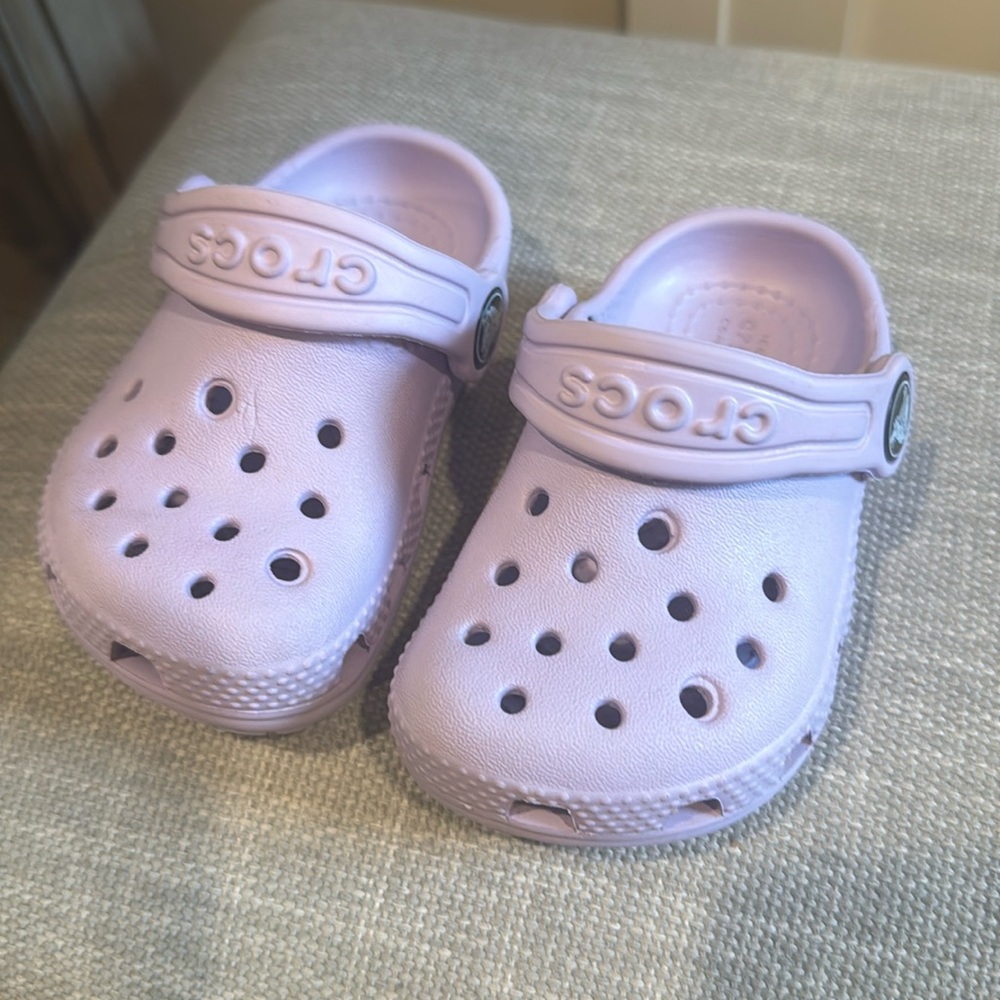 Toddler crocs in lilac color